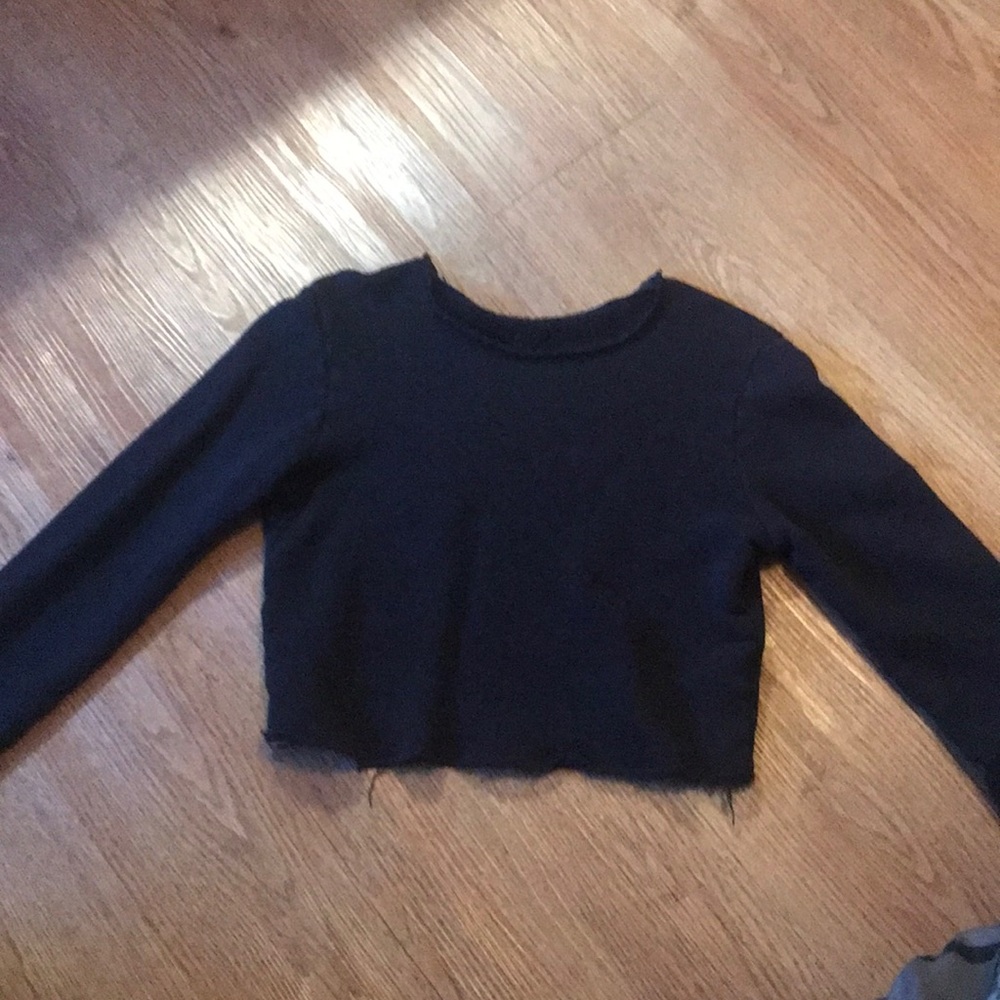 Long sleeve black crop sweater